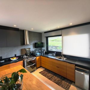 Casa com 426m², 3 dormitórios, 2 vagas, no bairro Nossa Senhora da Saúde em Caxias do Sul para Comprar