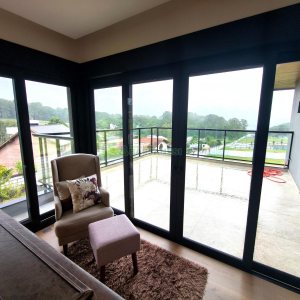 Casa com 426m², 3 dormitórios, 2 vagas, no bairro Nossa Senhora da Saúde em Caxias do Sul para Comprar