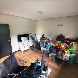 Casa com 426m², 3 dormitórios, 2 vagas, no bairro Nossa Senhora da Saúde em Caxias do Sul para Comprar