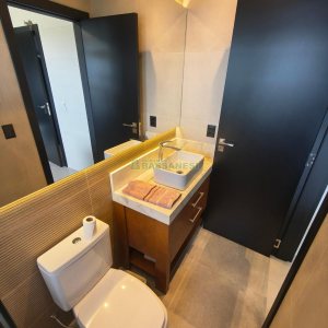 Casa com 426m², 3 dormitórios, 2 vagas, no bairro Nossa Senhora da Saúde em Caxias do Sul para Comprar
