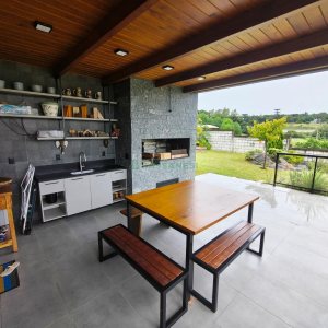 Casa com 426m², 3 dormitórios, 2 vagas, no bairro Nossa Senhora da Saúde em Caxias do Sul para Comprar