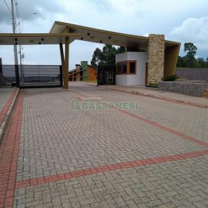 Casa com 426m², 3 dormitórios, 2 vagas, no bairro Nossa Senhora da Saúde em Caxias do Sul para Comprar