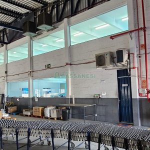Pavilhão com 1622m², no bairro Santa Fé em Caxias do Sul para Alugar