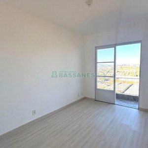 Apartamento com 68m², 2 dormitórios, 1 vaga, no bairro Cruzeiro em Caxias do Sul para Comprar