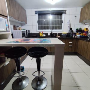 Sobrado com 99m², 2 dormitórios, 2 vagas, no bairro Ana Rech em Caxias do Sul para Comprar