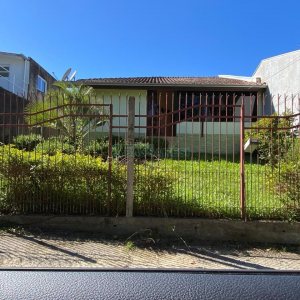 Casa Mobiliada com 90m², 3 dormitórios, 3 vagas, no bairro Desvio Rizzo em Caxias do Sul para Alugar
