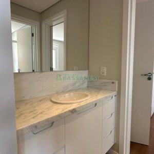 Apartamento com 125m², 3 dormitórios, 2 vagas, no bairro Madureira em Caxias do Sul para Comprar