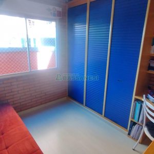 Apartamento com 65m², 2 dormitórios, no bairro Madureira em Caxias do Sul para Comprar