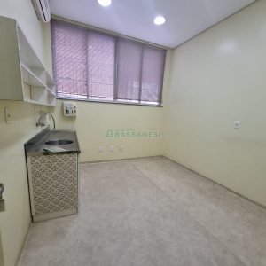 Loja com 560m², no bairro Lourdes em Caxias do Sul para Alugar