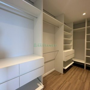 Apartamento com 130m², 3 dormitórios, 2 vagas, no bairro Petrópolis em Caxias do Sul para Alugar