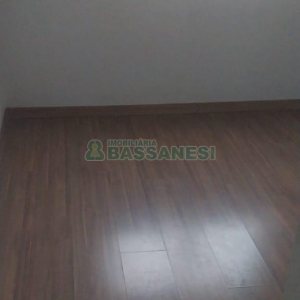 Apartamento com 55m², 2 dormitórios, 1 vaga, no bairro Nossa Senhora da Saúde em Caxias do Sul para Alugar