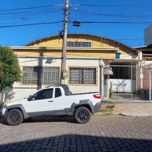 Pavilhão com 700m², no bairro Pio X em Caxias do Sul para Comprar