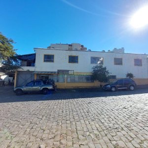 Pavilhão com 700m², no bairro Pio X em Caxias do Sul para Comprar