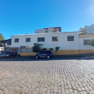 Pavilhão com 700m², no bairro Pio X em Caxias do Sul para Comprar