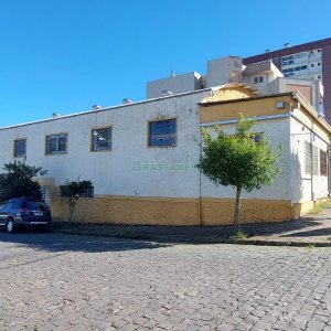 Pavilhão com 700m², no bairro Pio X em Caxias do Sul para Comprar