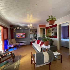 Casa com 350m², 6 dormitórios, 3 vagas, no bairro Cidade Nova em Caxias do Sul para Comprar