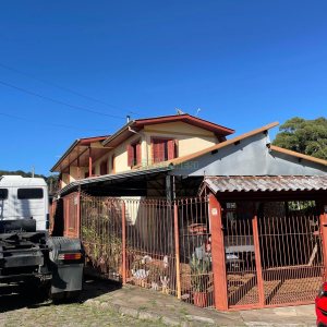 Casa com 350m², 6 dormitórios, 3 vagas, no bairro Cidade Nova em Caxias do Sul para Comprar