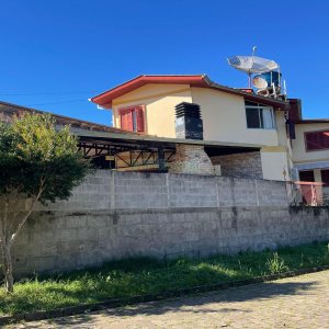 Casa com 350m², 6 dormitórios, 3 vagas, no bairro Cidade Nova em Caxias do Sul para Comprar