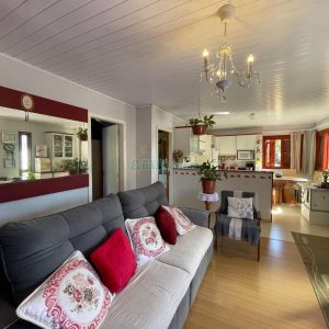 Casa com 350m², 6 dormitórios, 3 vagas, no bairro Cidade Nova em Caxias do Sul para Comprar