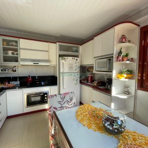 Casa com 350m², 6 dormitórios, 3 vagas, no bairro Cidade Nova em Caxias do Sul para Comprar