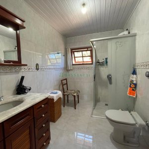 Casa com 350m², 6 dormitórios, 3 vagas, no bairro Cidade Nova em Caxias do Sul para Comprar