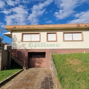 Casa com 160m², 3 dormitórios, 4 vagas, no bairro Nossa Senhora de Lourdes em Caxias do Sul para Comprar