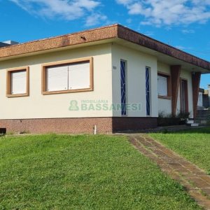 Casa com 160m², 3 dormitórios, 4 vagas, no bairro Nossa Senhora de Lourdes em Caxias do Sul para Comprar