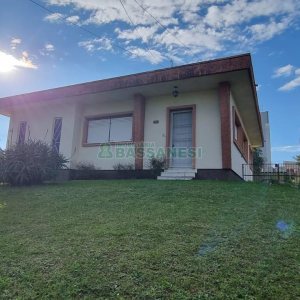 Casa com 160m², 3 dormitórios, 4 vagas, no bairro Nossa Senhora de Lourdes em Caxias do Sul para Comprar