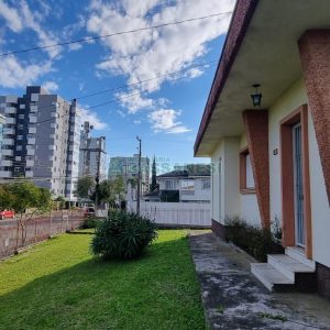 Casa com 160m², 3 dormitórios, 4 vagas, no bairro Nossa Senhora de Lourdes em Caxias do Sul para Comprar