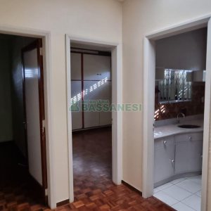 Casa com 160m², 3 dormitórios, 4 vagas, no bairro Nossa Senhora de Lourdes em Caxias do Sul para Comprar