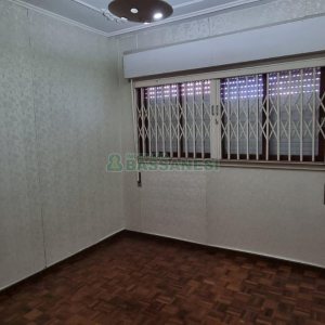 Casa com 160m², 3 dormitórios, 4 vagas, no bairro Nossa Senhora de Lourdes em Caxias do Sul para Comprar