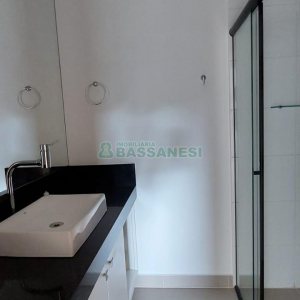 Apartamento com 70m², 3 dormitórios, 1 vaga, no bairro Madureira em Caxias do Sul para Alugar