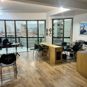 Sala, no bairro São Pelegrino em Caxias do Sul para Alugar ou Comprar