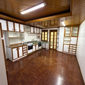 Apartamento com 110m², 3 dormitórios, 2 vagas, no bairro Pio X em Caxias do Sul para Alugar