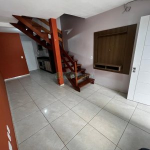 Casa com 57m², 2 dormitórios, 1 vaga, no bairro Vinhedos em Caxias do Sul para Alugar