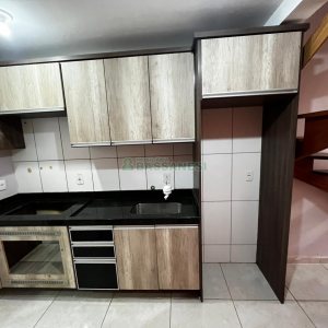 Casa com 57m², 2 dormitórios, 1 vaga, no bairro Vinhedos em Caxias do Sul para Alugar