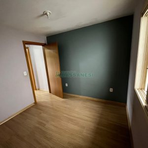 Casa com 57m², 2 dormitórios, 1 vaga, no bairro Vinhedos em Caxias do Sul para Alugar