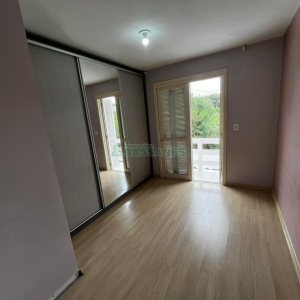 Casa com 57m², 2 dormitórios, 1 vaga, no bairro Vinhedos em Caxias do Sul para Alugar