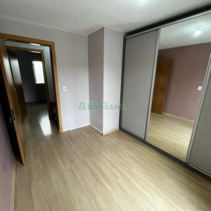 Casa com 57m², 2 dormitórios, 1 vaga, no bairro Vinhedos em Caxias do Sul para Alugar