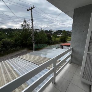 Casa com 57m², 2 dormitórios, 1 vaga, no bairro Vinhedos em Caxias do Sul para Alugar