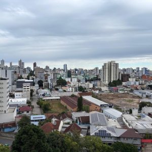 Apto Mobiliado com 76m², 2 dormitórios, 2 vagas, no bairro Madureira em Caxias do Sul para Alugar
