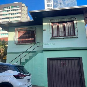 Casa Comercial com 166m², 3 dormitórios, 1 vaga, no bairro Exposição em Caxias do Sul para Comprar