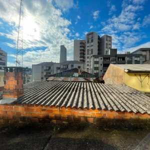 Casa Comercial com 166m², 3 dormitórios, 1 vaga, no bairro Exposição em Caxias do Sul para Comprar