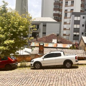 Casa Comercial com 166m², 3 dormitórios, 1 vaga, no bairro Exposição em Caxias do Sul para Comprar