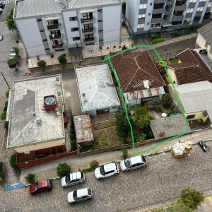 Casa Comercial com 166m², 3 dormitórios, 1 vaga, no bairro Exposição em Caxias do Sul para Comprar