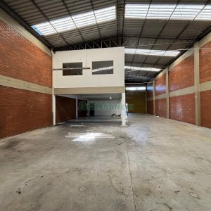 Pavilhão com 450m², no bairro São José em Caxias do Sul para Alugar