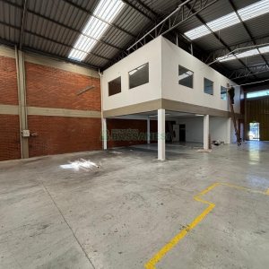 Pavilhão com 450m², no bairro São José em Caxias do Sul para Alugar