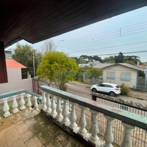 Casa com 175m², 3 dormitórios, 2 vagas, no bairro Jardim América em Caxias do Sul para Comprar