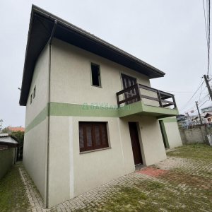 Casa com 180m², 3 dormitórios, 2 vagas, no bairro Jardim América em Caxias do Sul para Comprar
