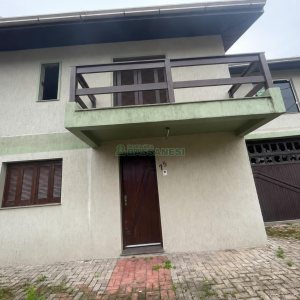 Casa com 180m², 3 dormitórios, 2 vagas, no bairro Jardim América em Caxias do Sul para Comprar